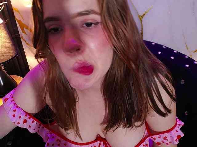 PrettyAriel webcam