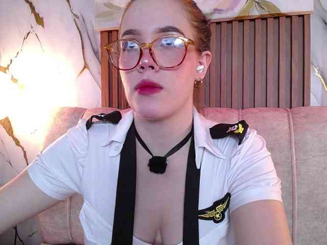 PrettyAriel webcam