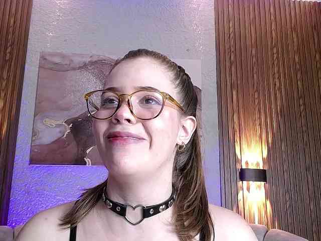 PrettyAriel webcam