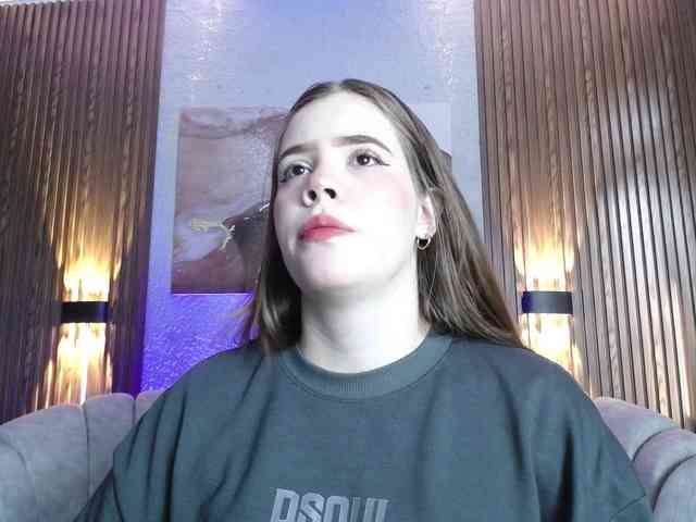 PrettyAriel webcam
