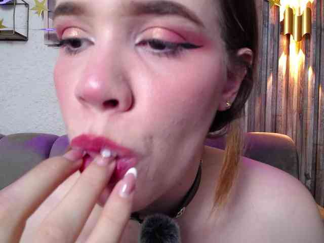 PrettyAriel webcam