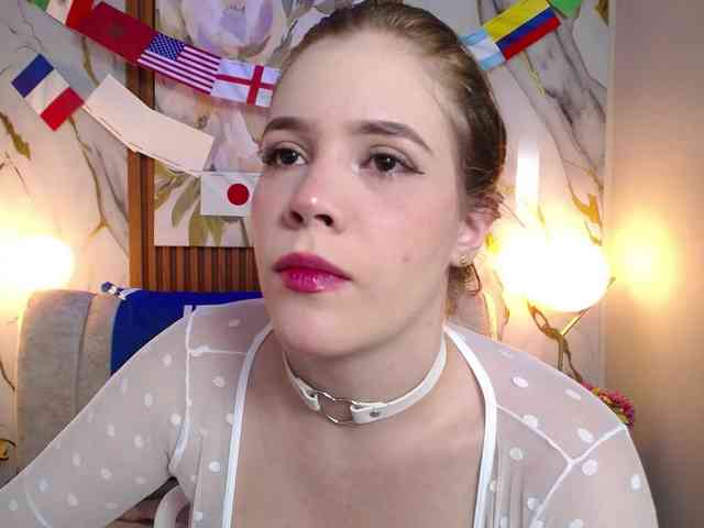 PrettyAriel webcam