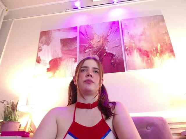 PrettyAriel webcam