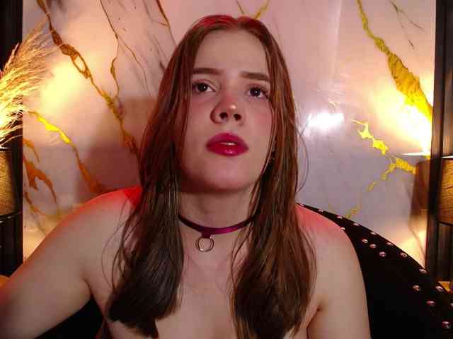 PrettyAriel webcam