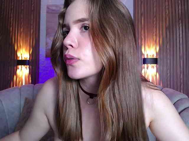 PrettyAriel webcam