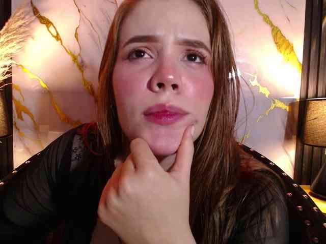 PrettyAriel webcam