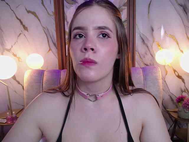 PrettyAriel webcam