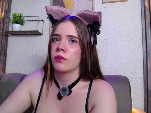 PrettyAriel webcam