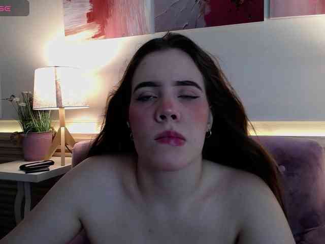 PrettyAriel webcam