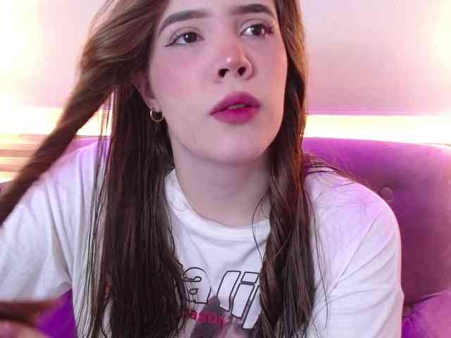 PrettyAriel webcam