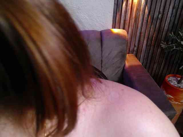 PrettyAriel webcam