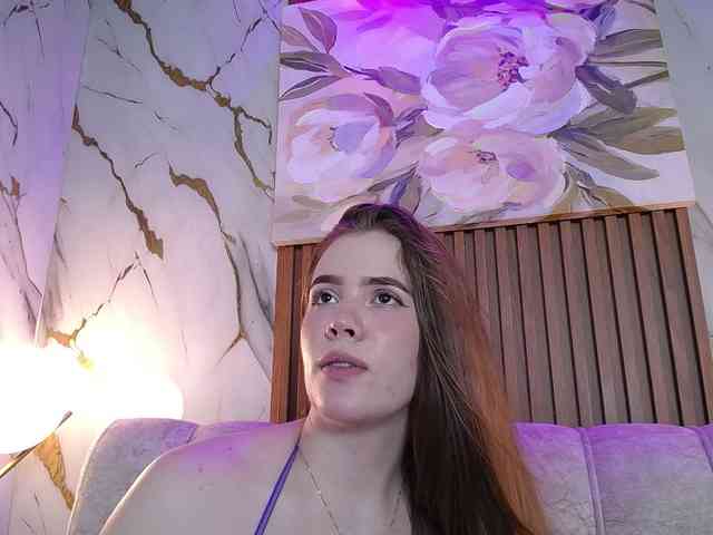 PrettyAriel webcam