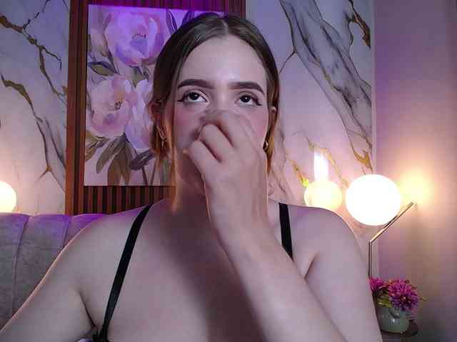 PrettyAriel webcam