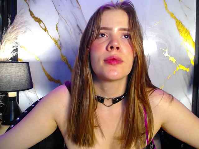 PrettyAriel webcam