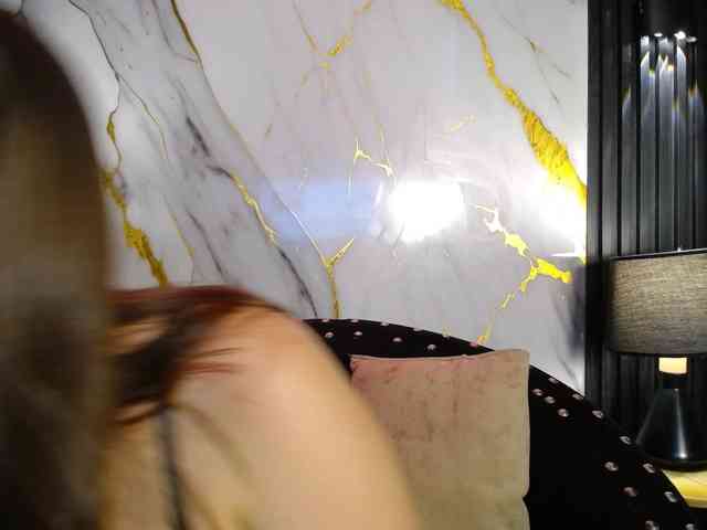 PrettyAriel webcam