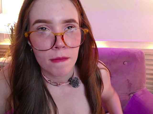 PrettyAriel webcam