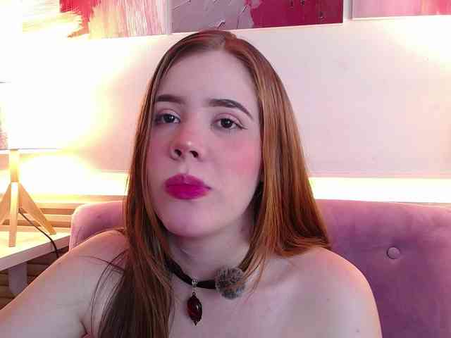 PrettyAriel webcam