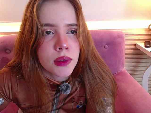 PrettyAriel webcam