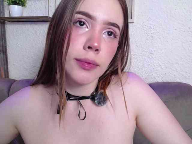 PrettyAriel webcam