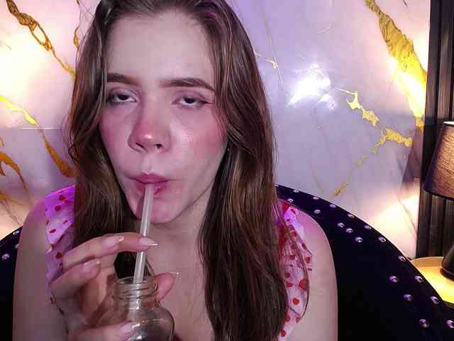 PrettyAriel webcam