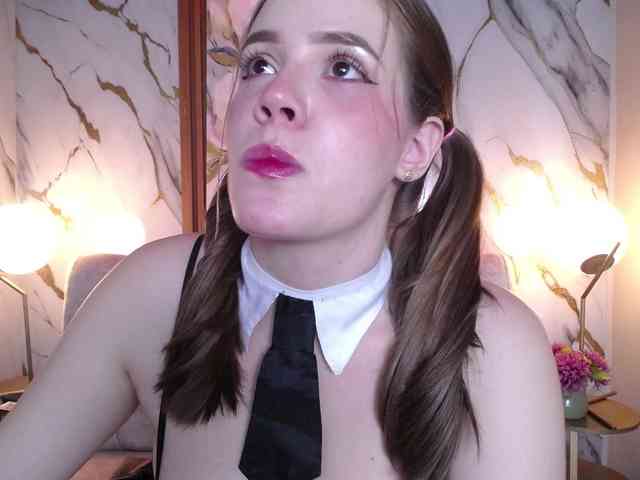 PrettyAriel webcam