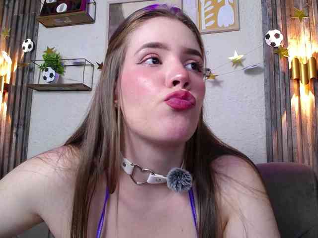 PrettyAriel webcam