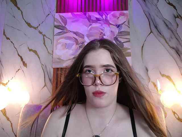 PrettyAriel webcam