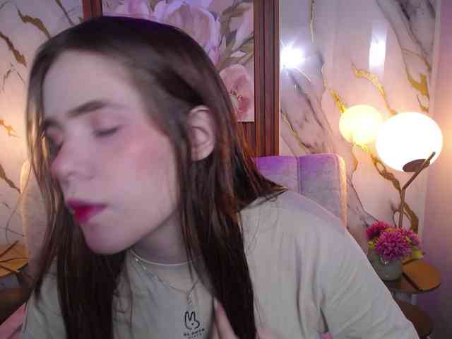 PrettyAriel webcam