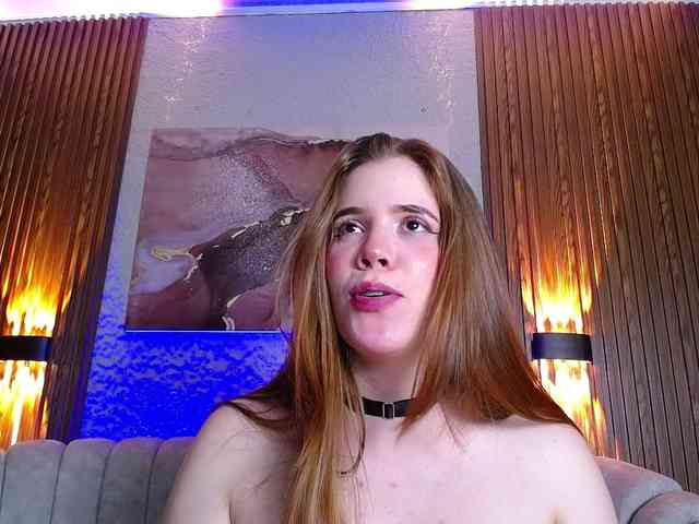 PrettyAriel webcam