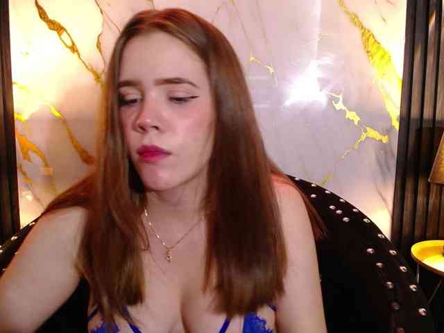 PrettyAriel webcam