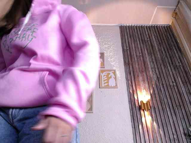 PrettyAriel webcam