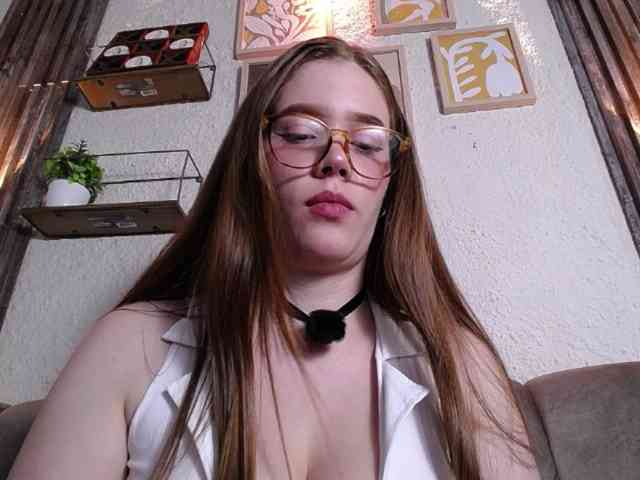 PrettyAriel webcam