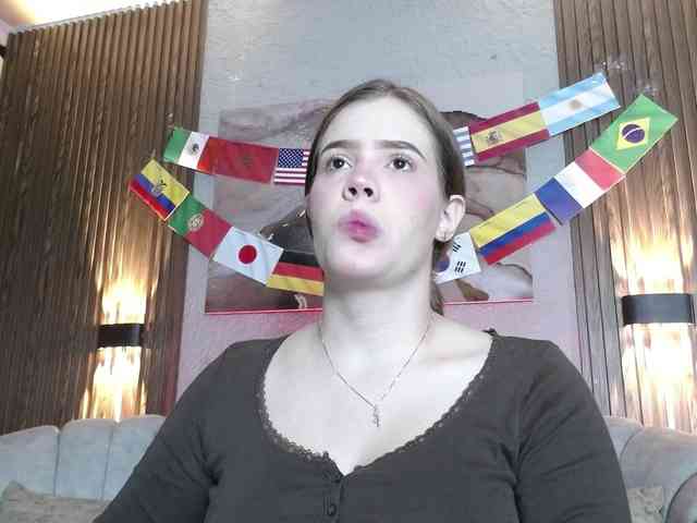 PrettyAriel webcam