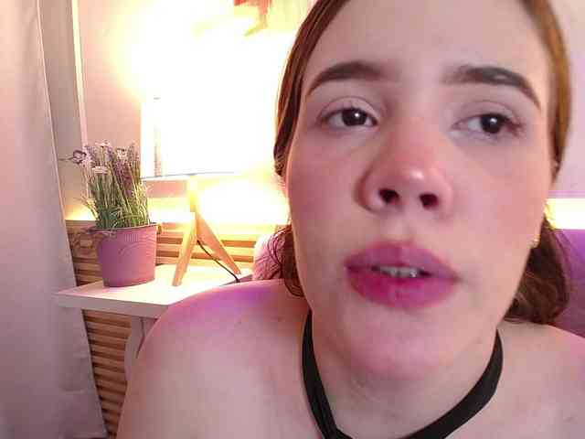 PrettyAriel webcam