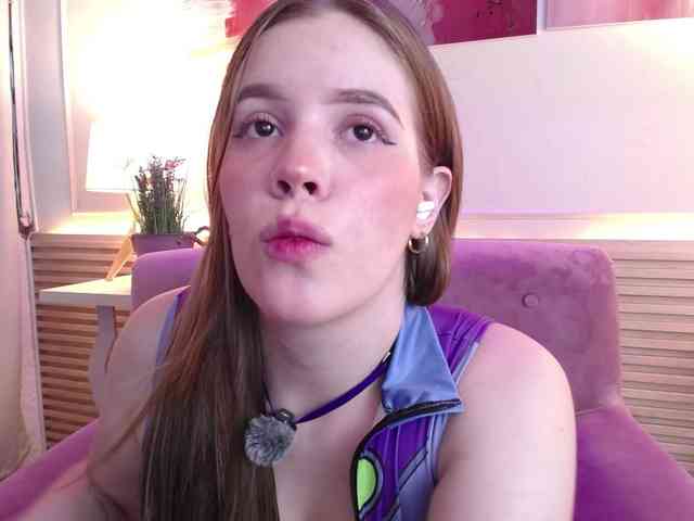 PrettyAriel webcam