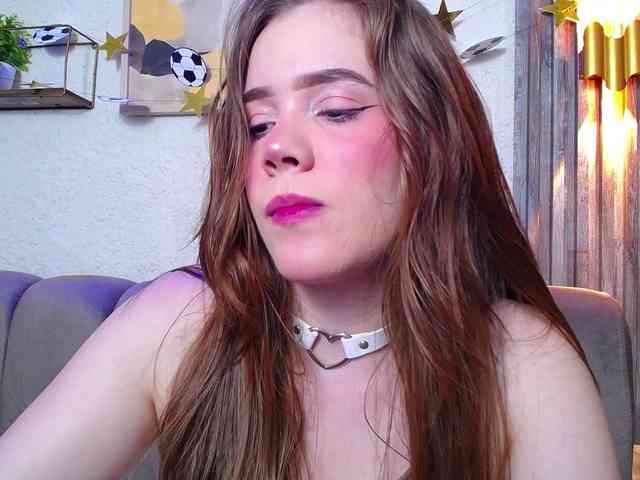 PrettyAriel webcam