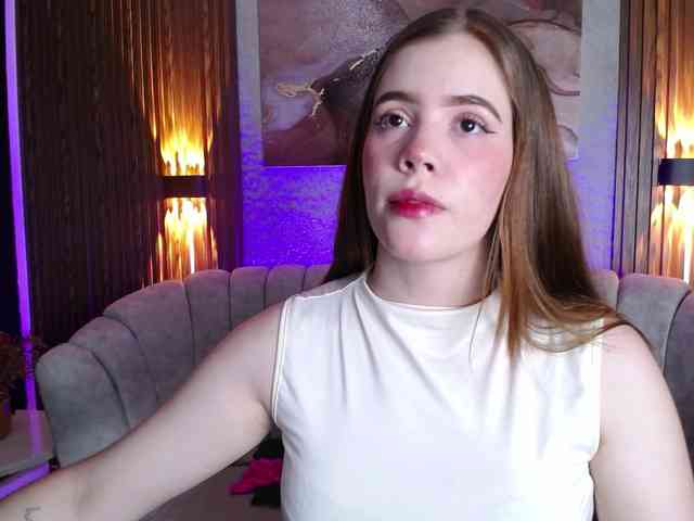 PrettyAriel webcam