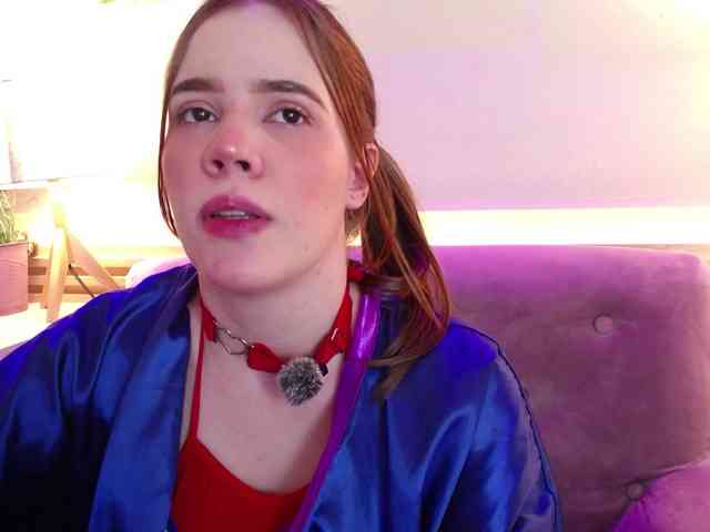 PrettyAriel webcam