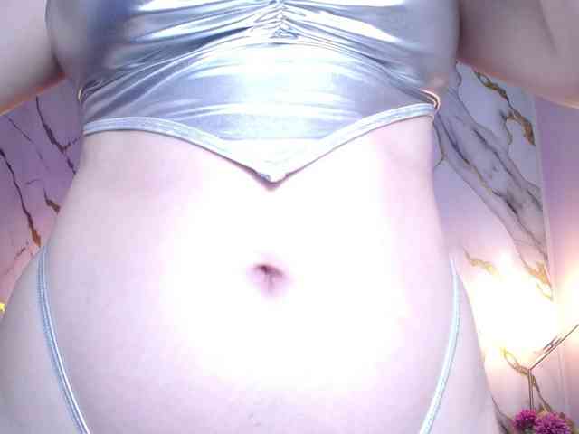 PrettyAriel webcam