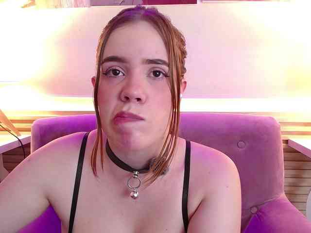 PrettyAriel webcam