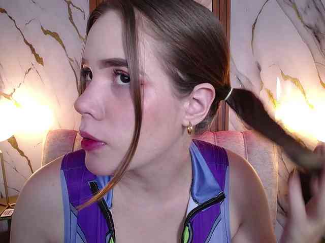 PrettyAriel webcam