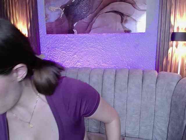 PrettyAriel webcam