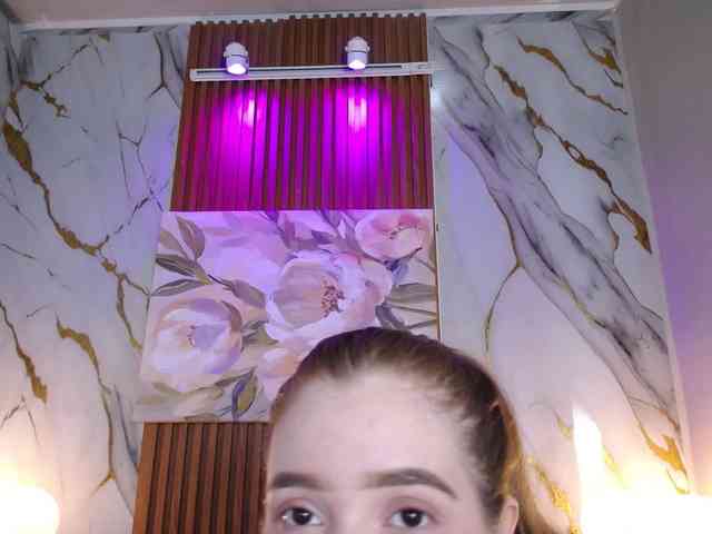 PrettyAriel webcam