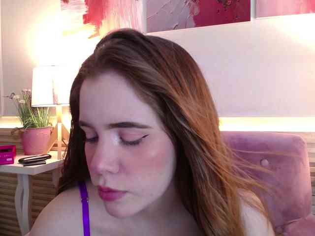 PrettyAriel webcam
