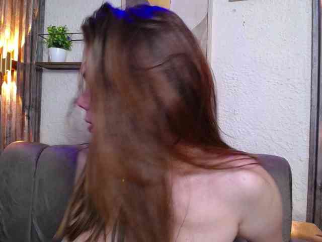 PrettyAriel webcam