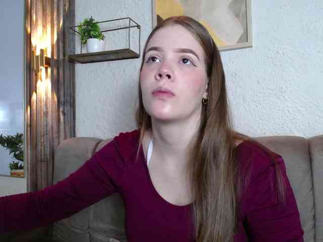 PrettyAriel webcam