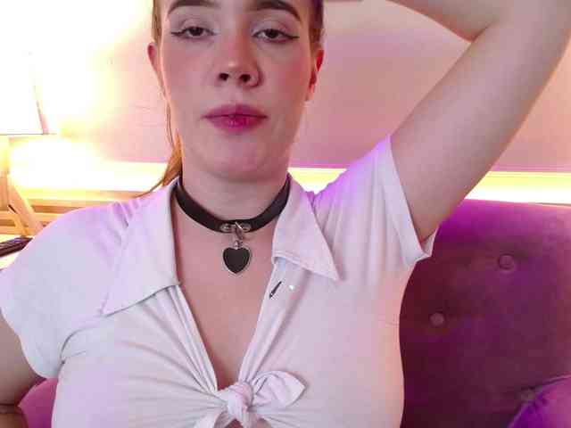 PrettyAriel webcam