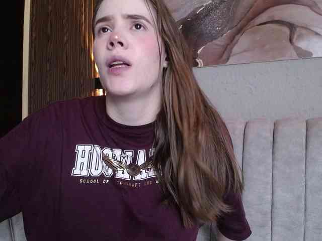 PrettyAriel webcam