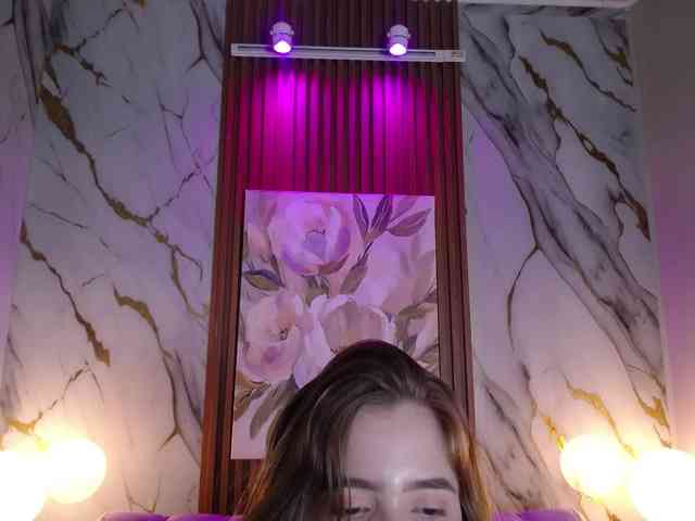PrettyAriel webcam