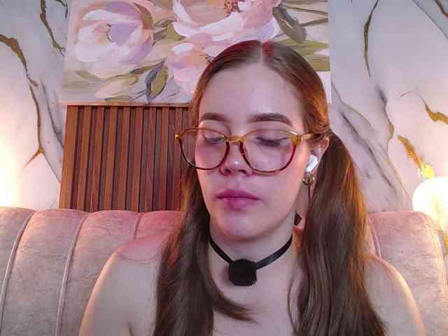 PrettyAriel webcam